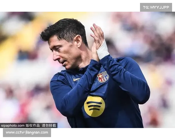 莱万帽子戏法后染红，巴萨4-2客胜塞尔塔过程曲折